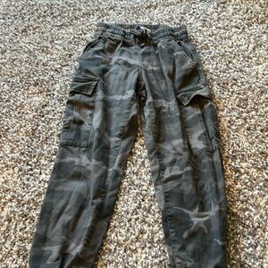 TNA camo cargo pants XXS